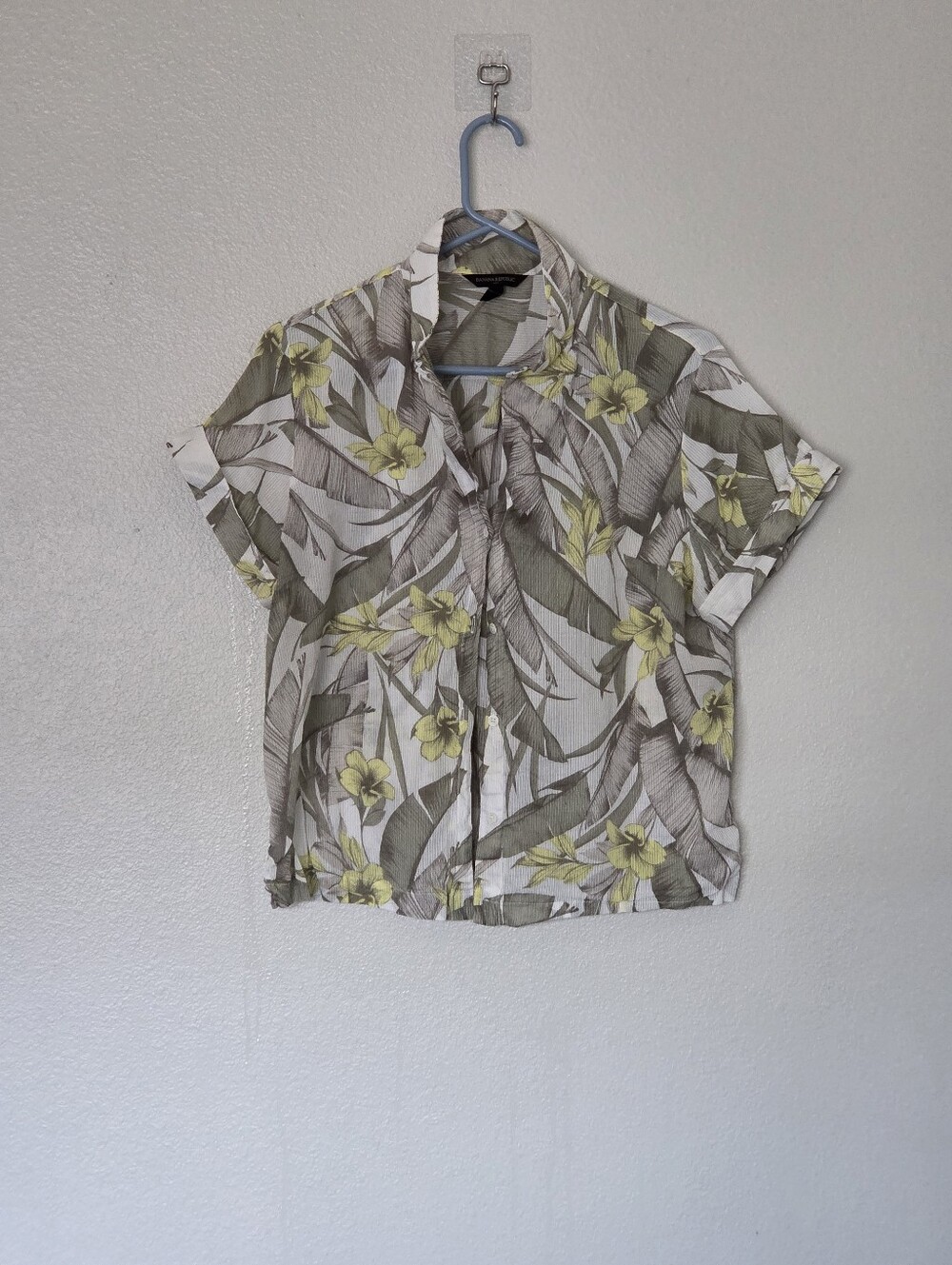 Banana Republic Short Sleeve Shirt